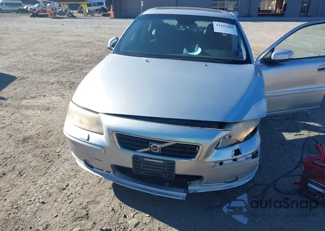 2008 Volvo S60 2.5T из США, поврежденный, VIN YV1RS592782691136